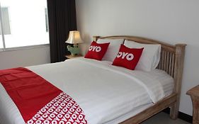 Oyo 75409 Premium The Family Hotel