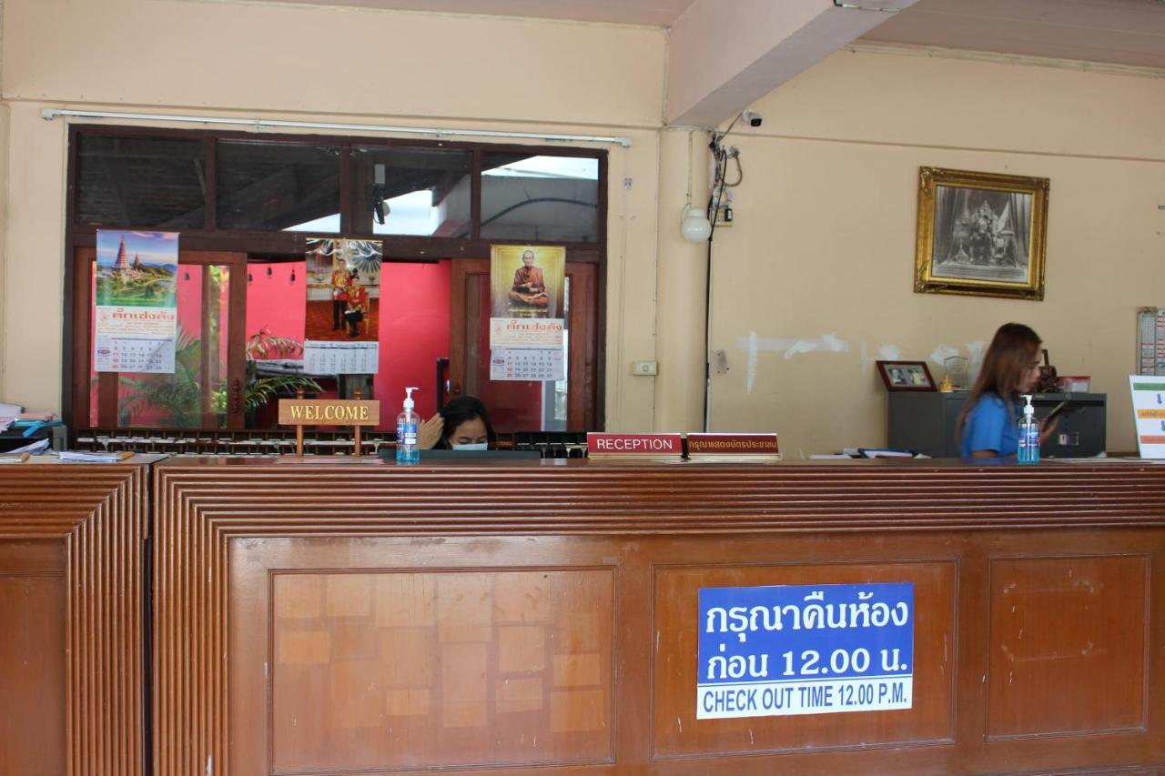 Oyo 75409 Premium The Family Hotel Chiang Mai Extérieur photo