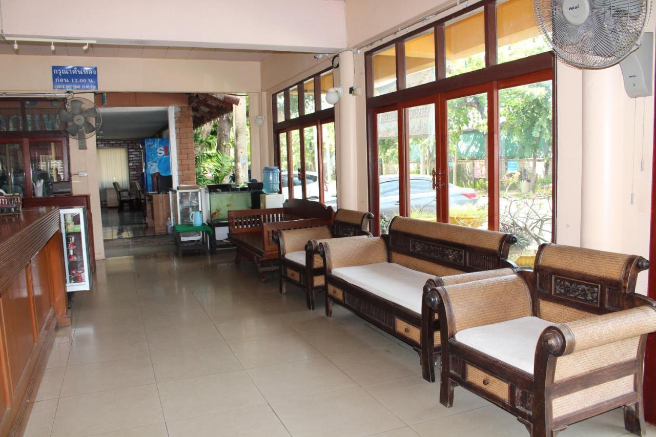 Oyo 75409 Premium The Family Hotel Chiang Mai Extérieur photo