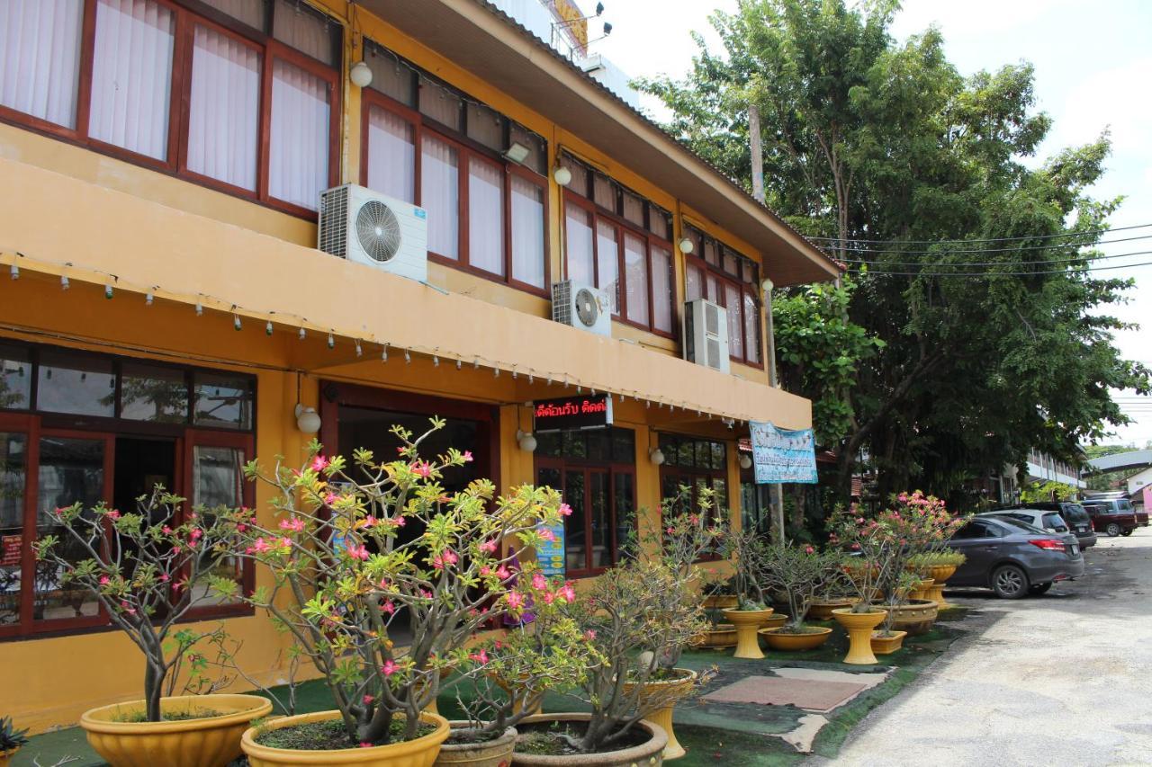 Oyo 75409 Premium The Family Hotel Chiang Mai Extérieur photo